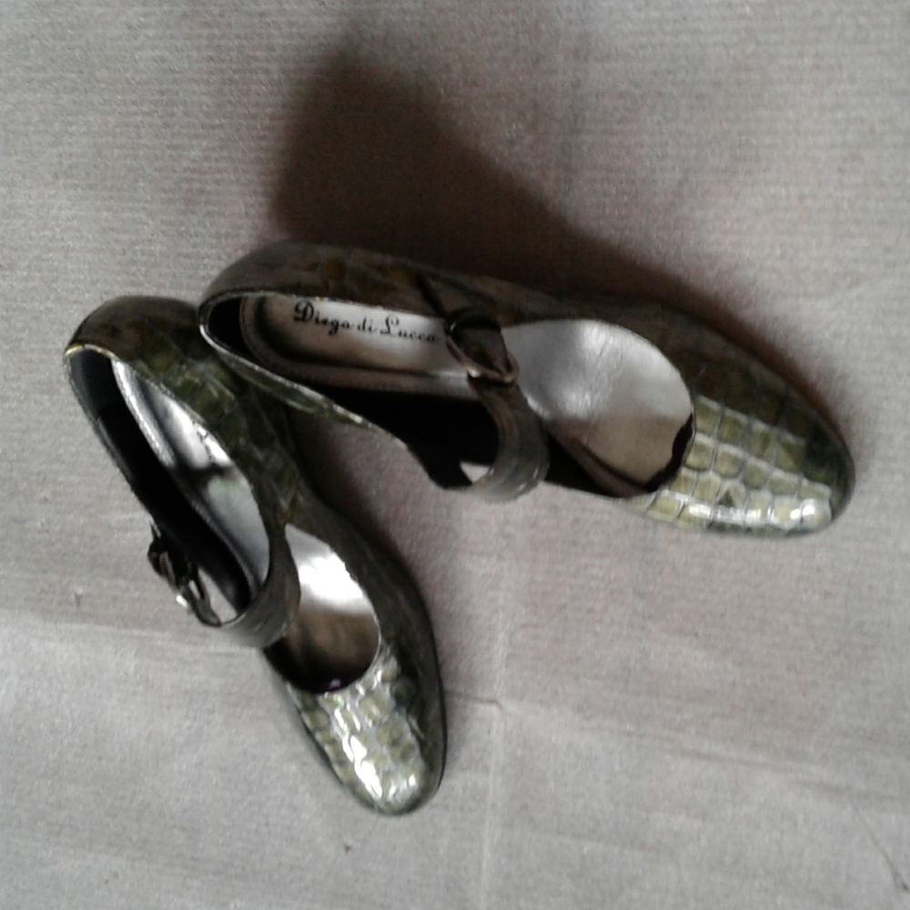 Shoes...gray patent leather wedge shoes